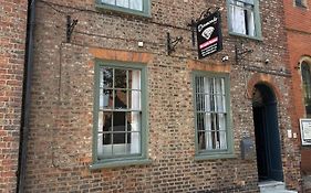 Diamonds Inn